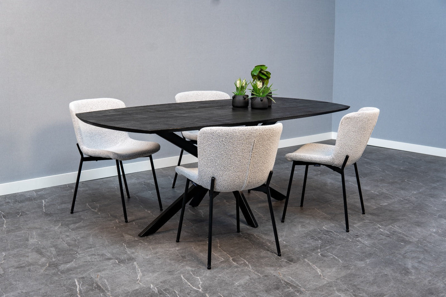 Eetkamerstoel Skagen Beige Bouclé met zwart onderstel