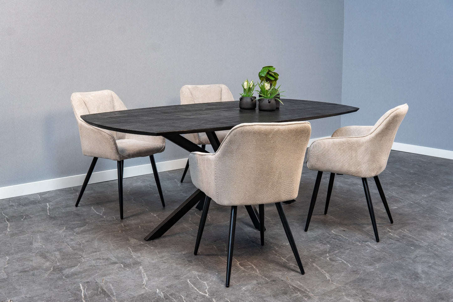 Eetkamerstoel Bornholm Zand met zwart onderstel