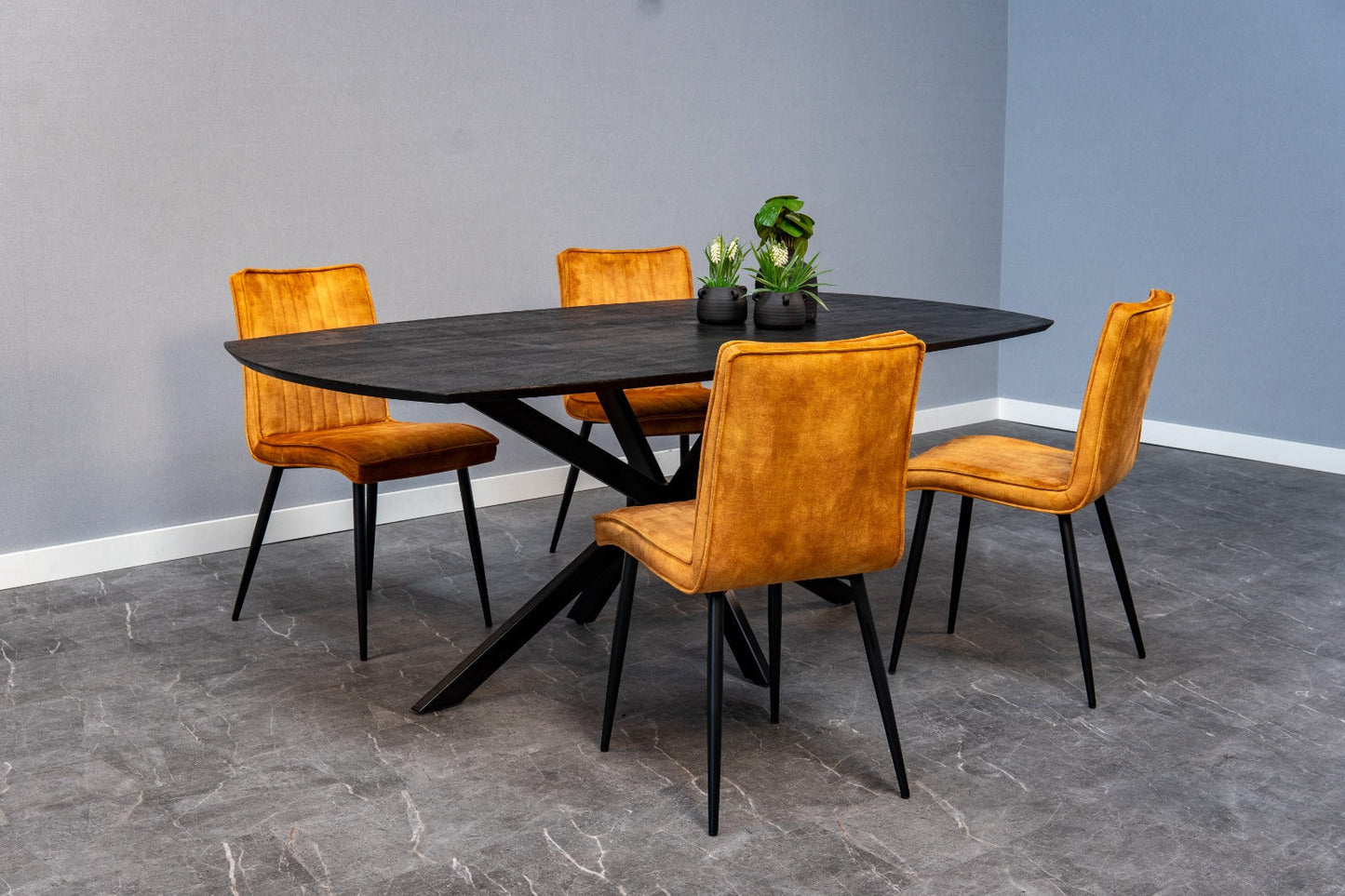 Eetkamerstoel Falster Cognac met zwart onderstel